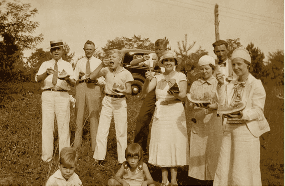 A 1930s family picnic on the River